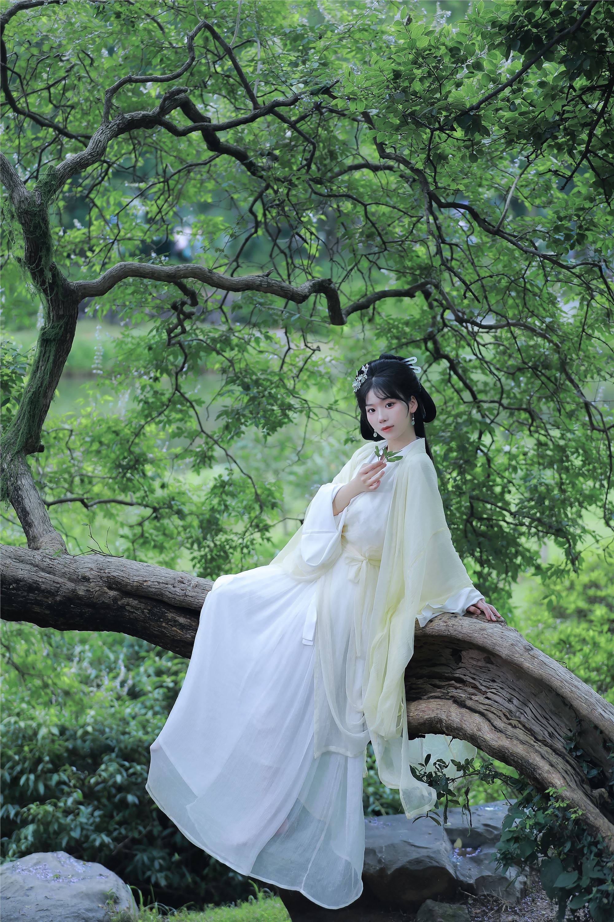 YITUYU艺图语 2025.01.20 关山渡 周周Ay